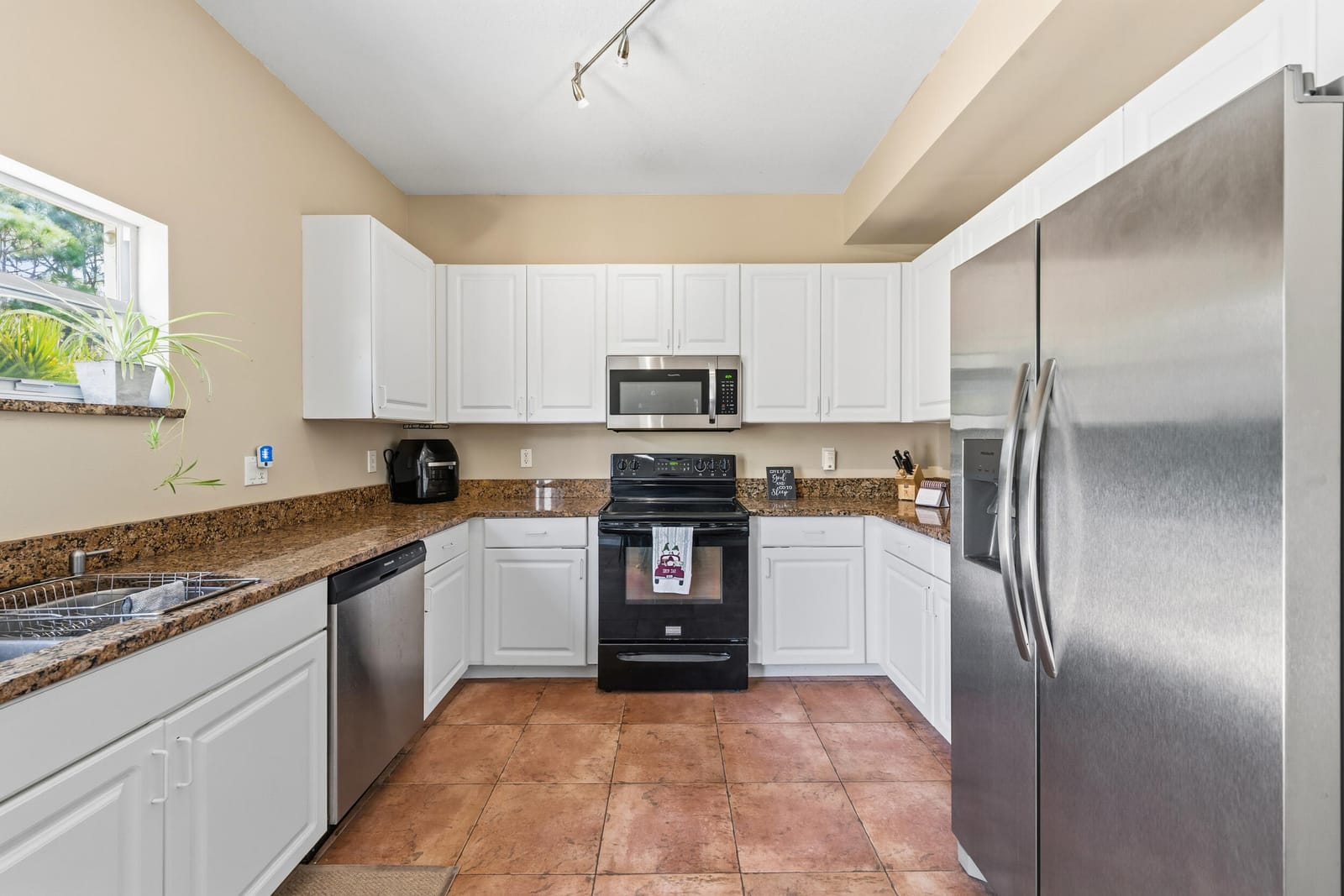 624 NE Bent Paddle Lane — photo 4