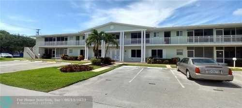 2100 NE 38th Street 222, Lighthouse Point, FL 33064