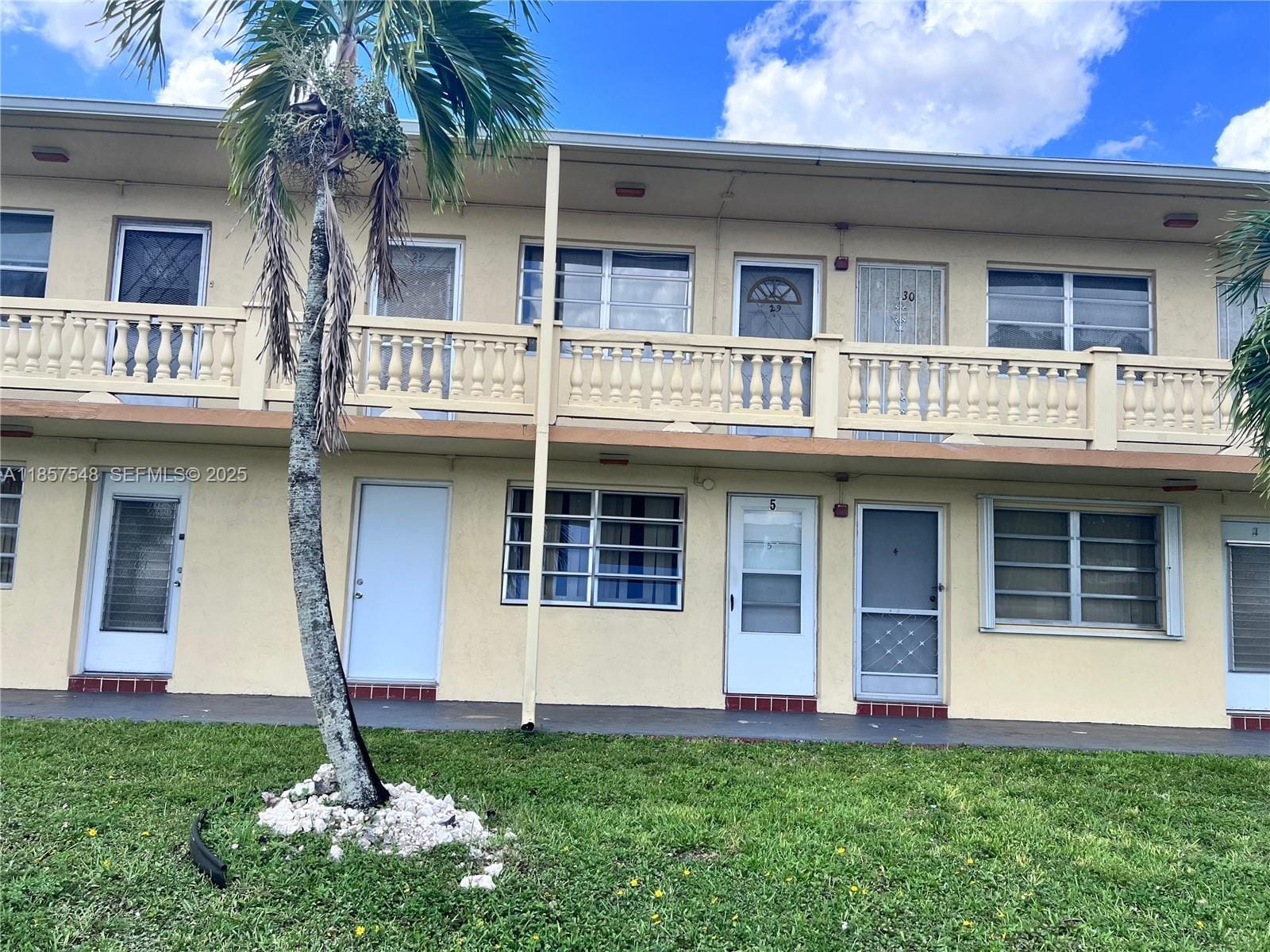 Sold home at 160 NE 203rd Terrace E5, Miami Gardens, FL 33179