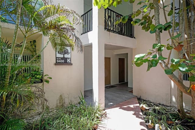 9400 SW 77th Avenue K8, sold in Kingston Square, Miami, FL