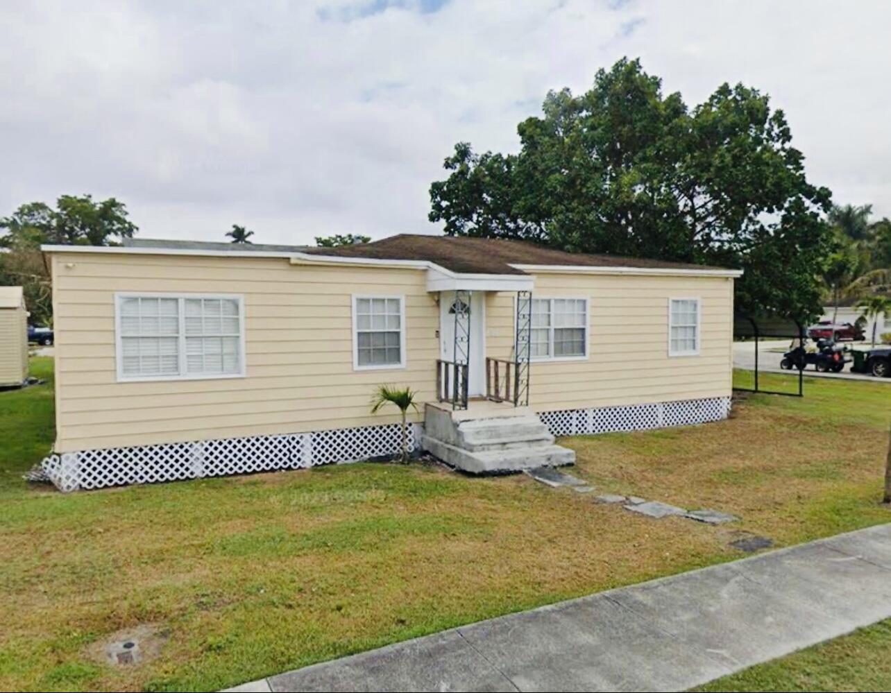 297 E E 4th St. Street, Pahokee, FL 33476