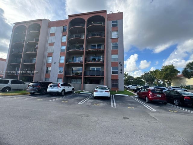 5199 NW 7th Street 607, Miami, FL 33126