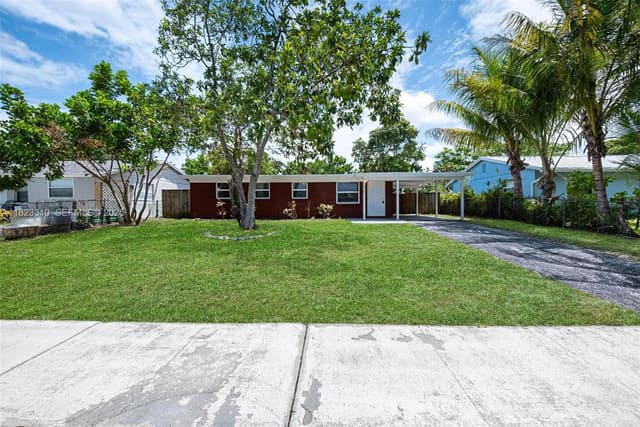 3818 Everglades Road, sold in Palm Beach Cabana Colony 1, Palm Beach Gardens, FL