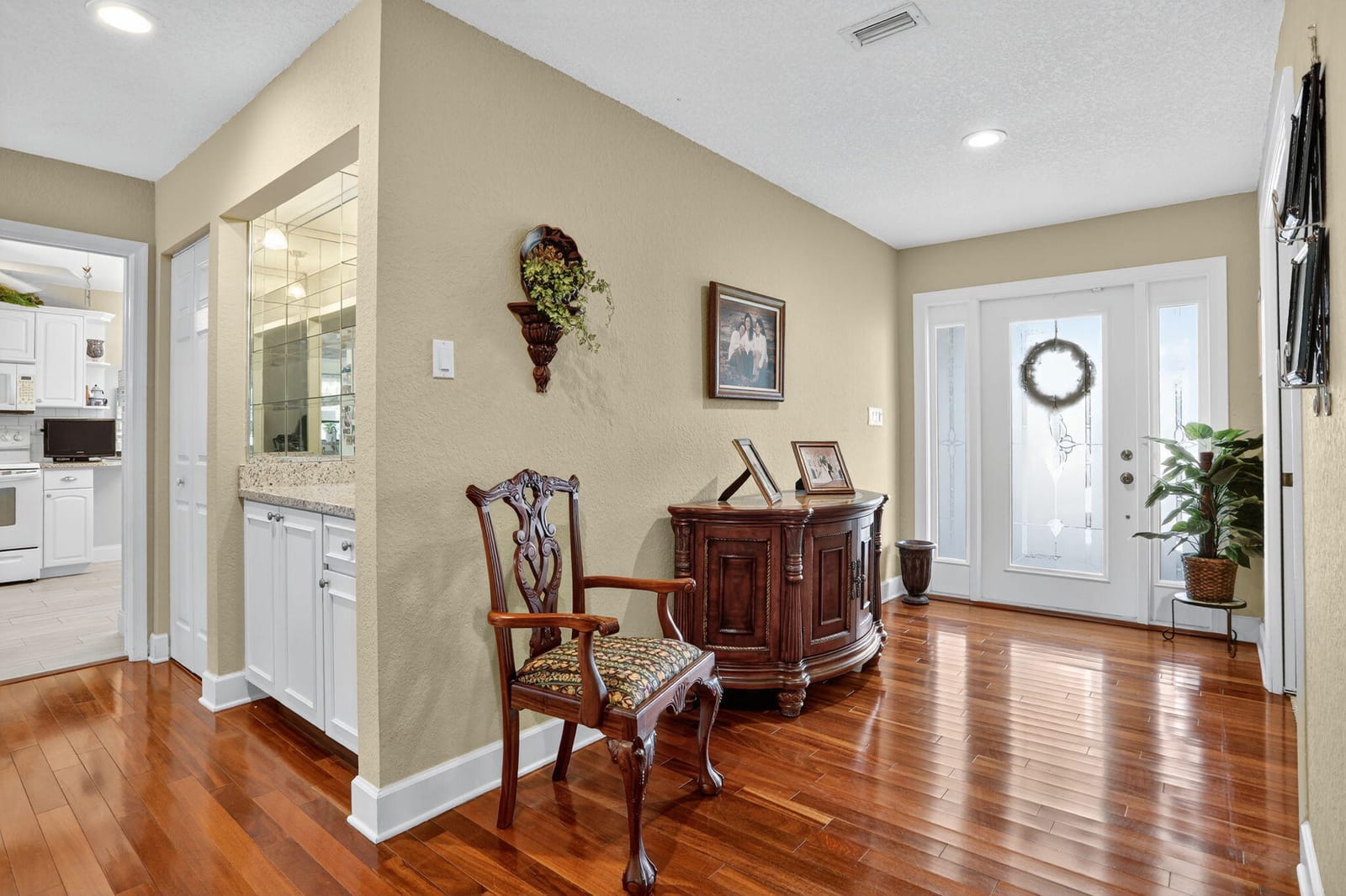 6043 Petaluma Drive — photo 8
