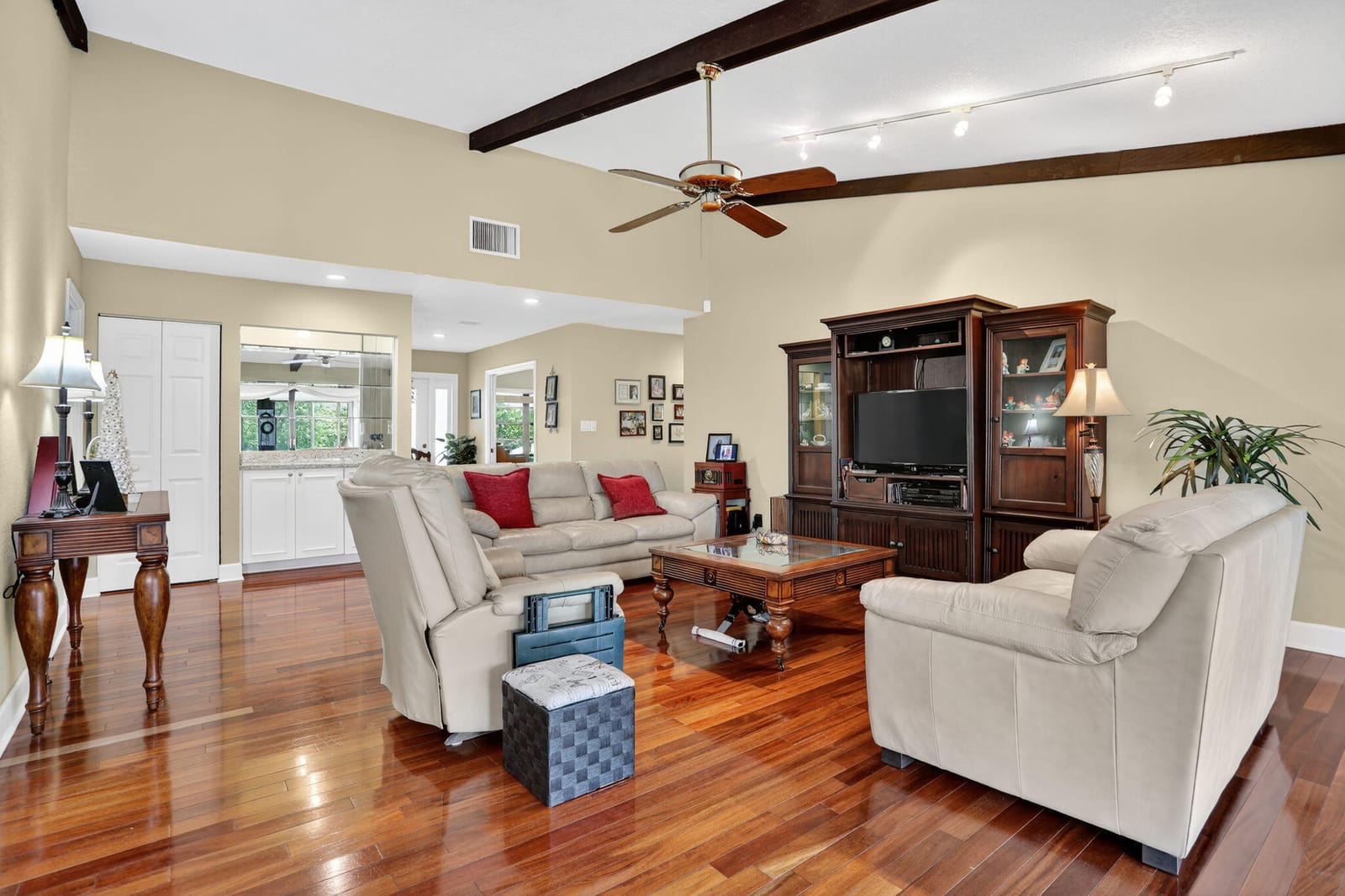 6043 Petaluma Drive — photo 12