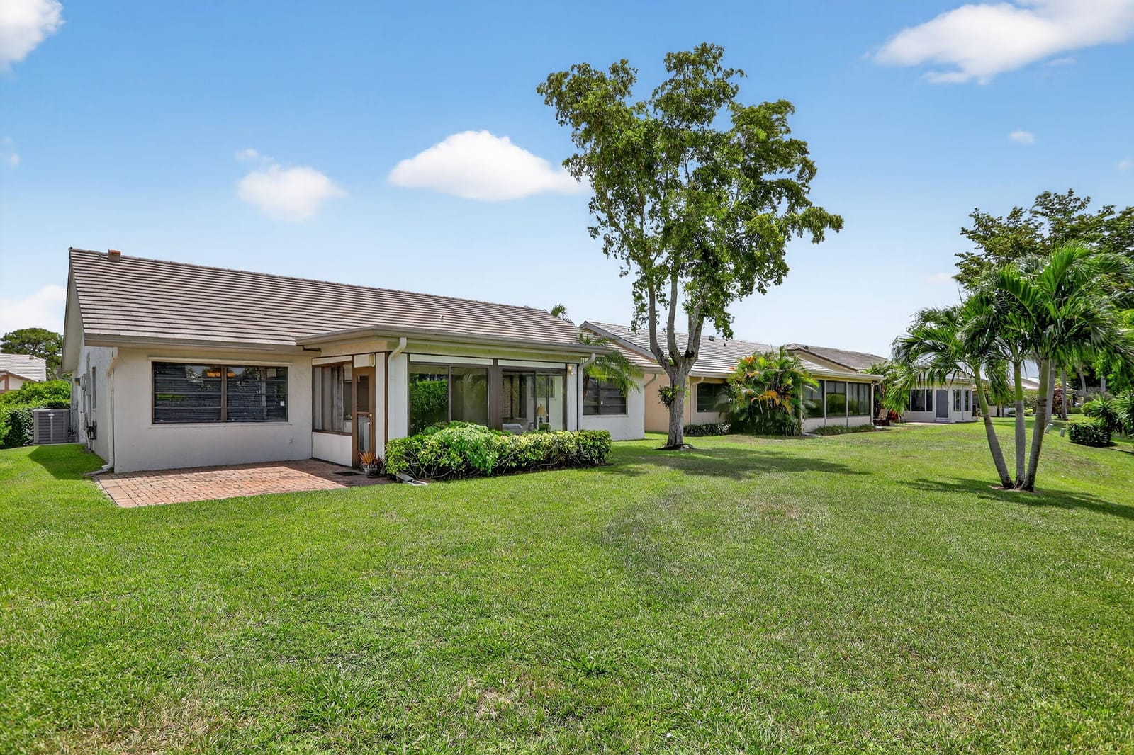 6043 Petaluma Drive — photo 4