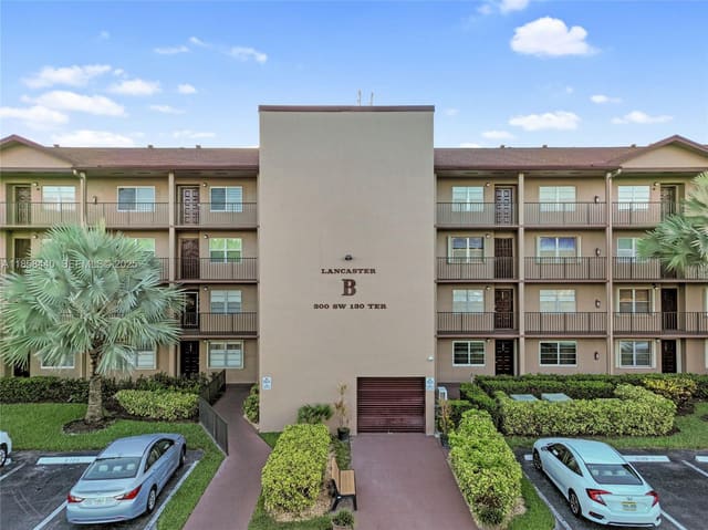 300 SW 130th Terrace 405B, Pembroke Pines, FL 33027