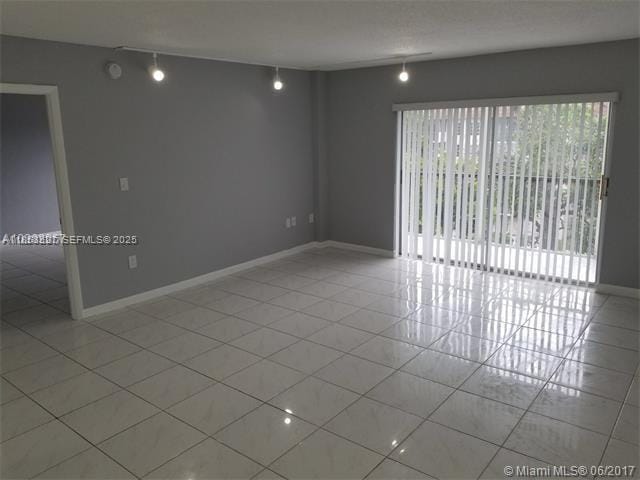 4160 Inverrary Drive 505 — photo 3