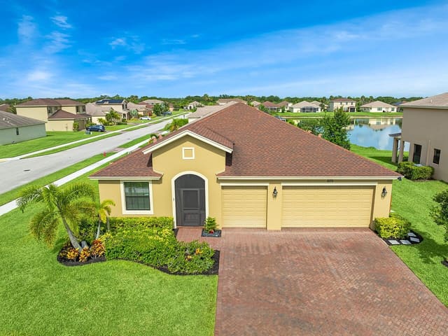 1075 N Verona Trace Drive, Vero Beach, FL 32966