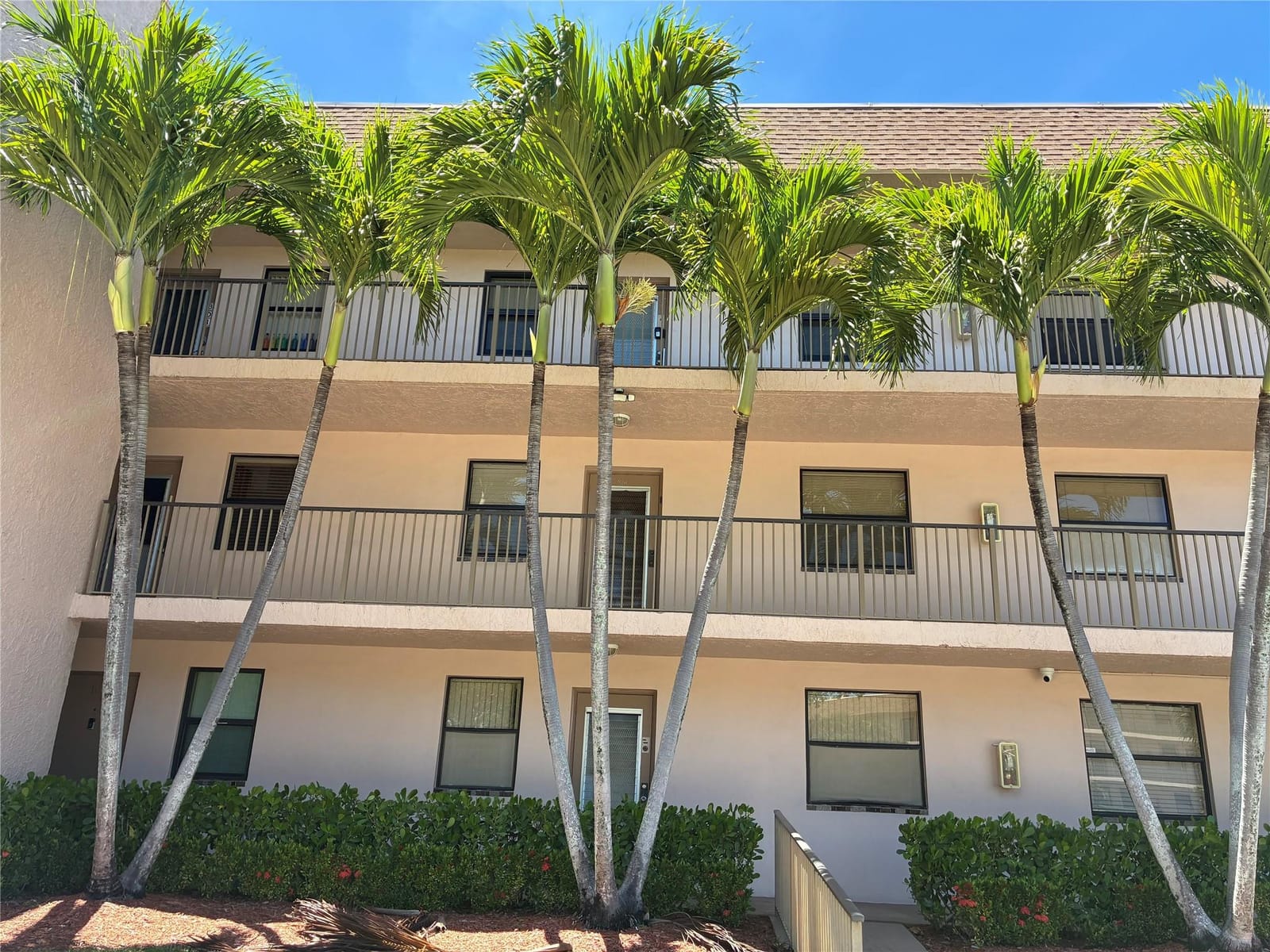 10402 Sunrise Lakes Boulevard 102, Sunrise, FL 33322