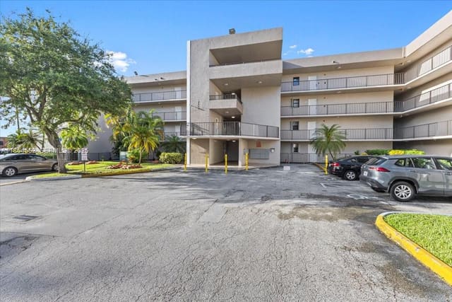 8500 NW 8th Street 205, sold in Visions At Fountainbleau, Miami, FL