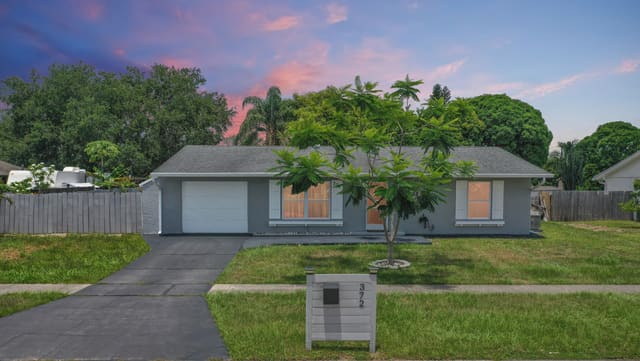 372 NE Ardsley Drive, Port St. Lucie, FL 34983
