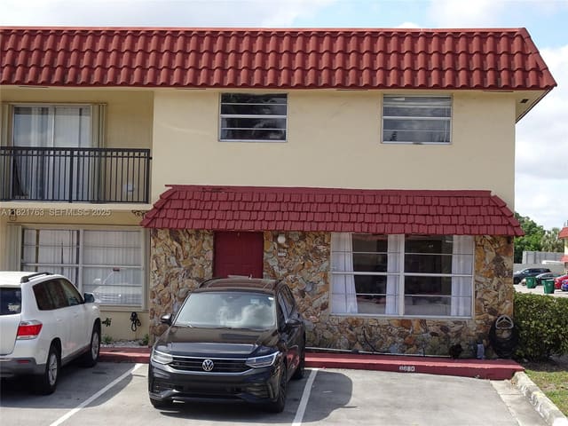 6680 SW 41 Place 32, sold in Brentwood Townhouse 2, Davie, FL