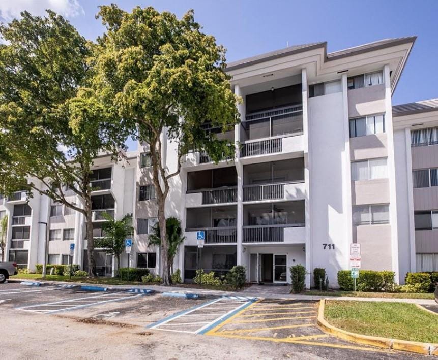 711 N Pine Island Road 106, Plantation, FL 33324