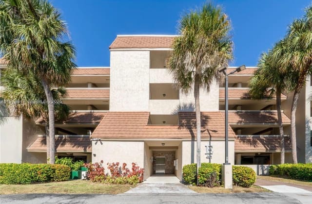 461 Ives Dairy Road 402-2, sold in Summertree Vilg Calif Cl, Miami, FL