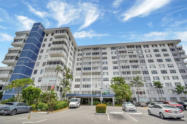 4350 Hillcrest Drive 306, sold in Hillcrest East No 22 Cond, Hollywood, FL