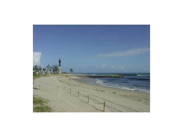 3230 NE 13 Street 208, sold in Mid Mari, Pompano Beach, FL