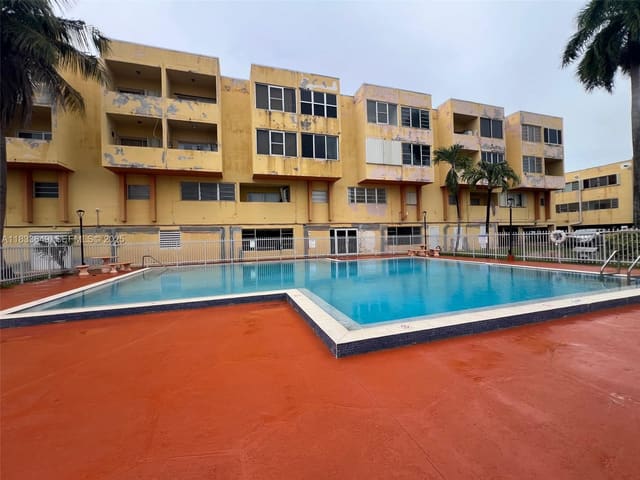1555 W 44th Place 103, sold in St Andrews Court, Hialeah, FL