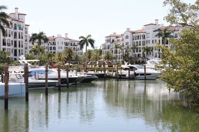 3900 Island Boulevard B204, sold in Mediterranean Village Con, Aventura, FL