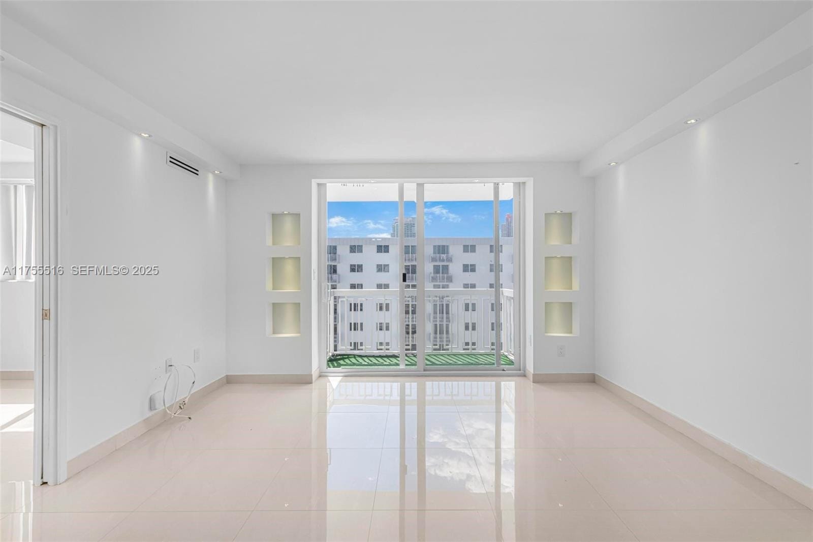 401 Ocean Drive 1011, Miami Beach, FL 33139 photo 5