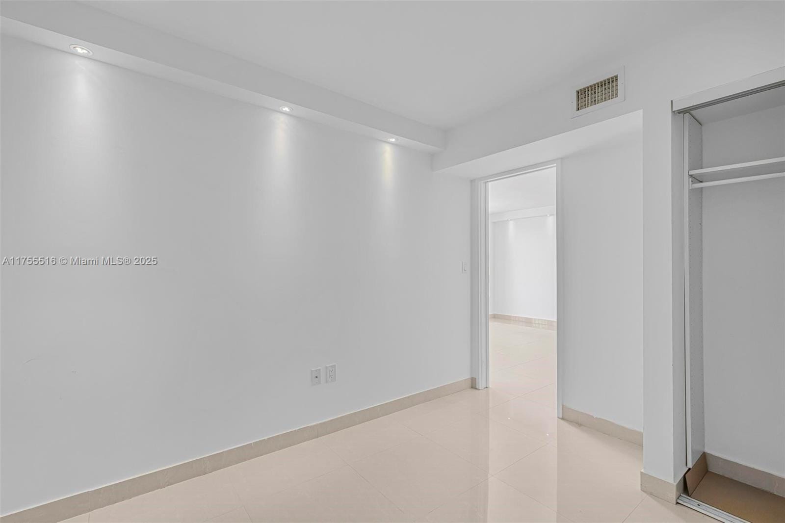 401 Ocean Drive 1011, Miami Beach, FL 33139 photo 6