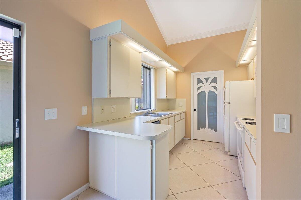 2646 Mohawk Circle, West Palm Beach, FL 33409 photo 14