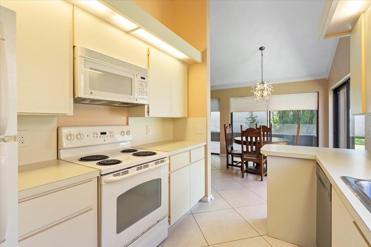 2646 Mohawk Circle, West Palm Beach, FL 33409 photo 17