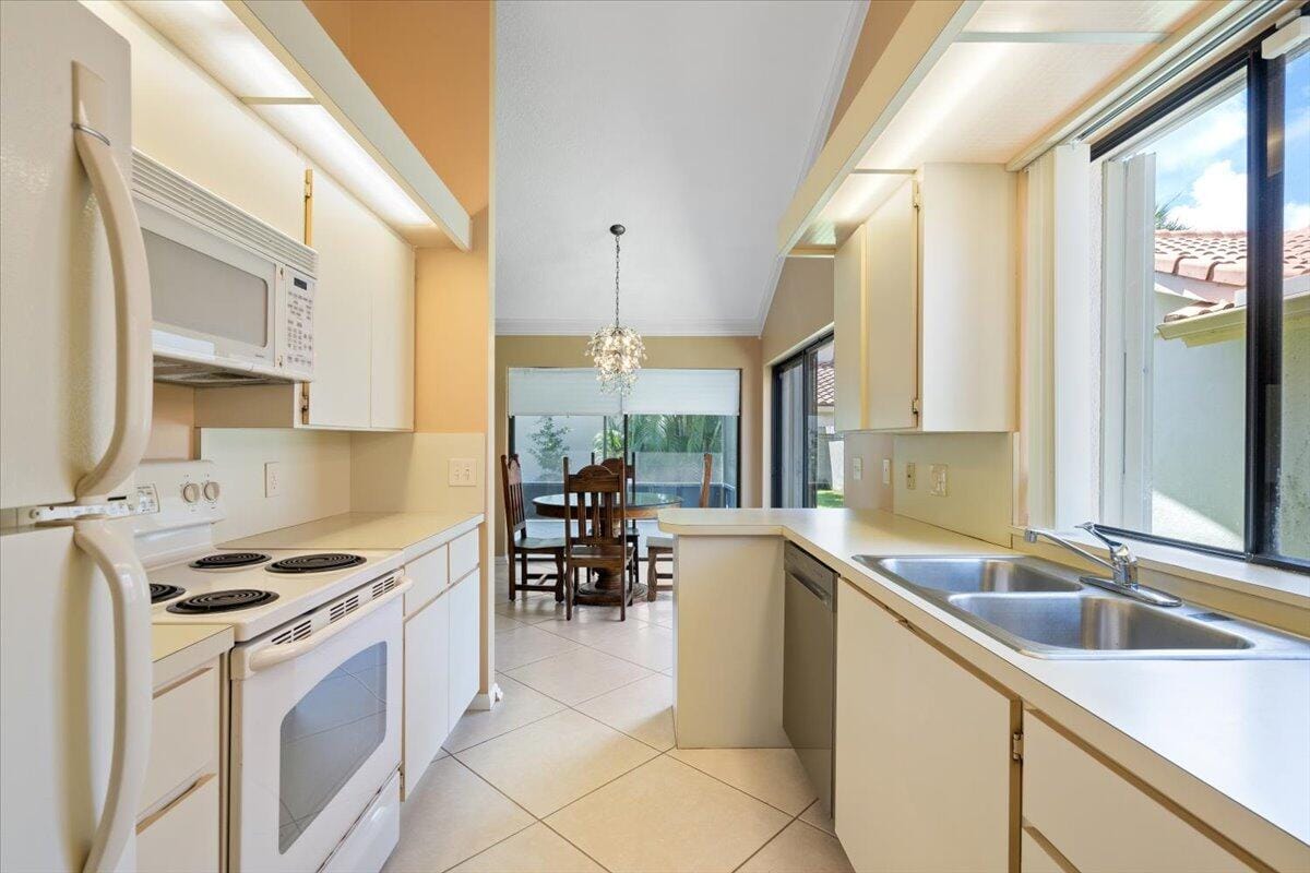 2646 Mohawk Circle, West Palm Beach, FL 33409 photo 18