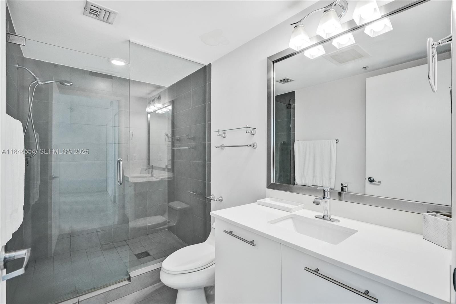 92 SW 3rd Street 2106, Miami, FL 33130 photo 13