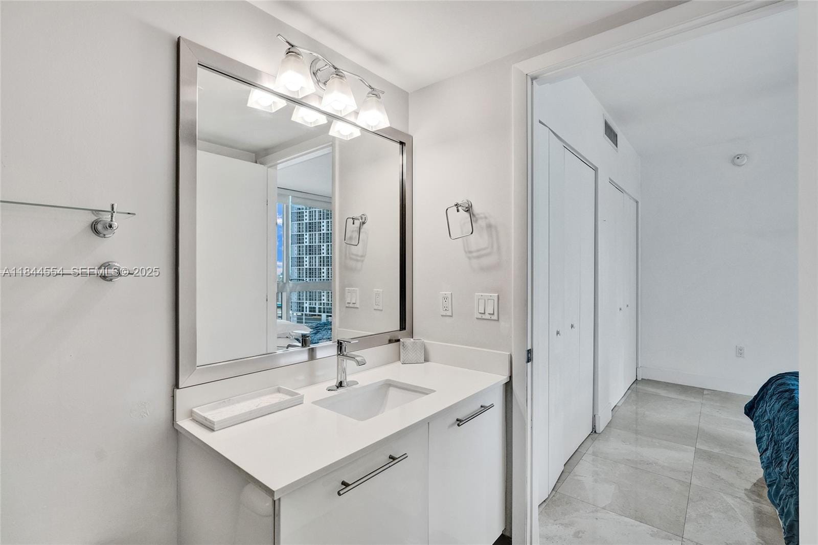 92 SW 3rd Street 2106, Miami, FL 33130 photo 14