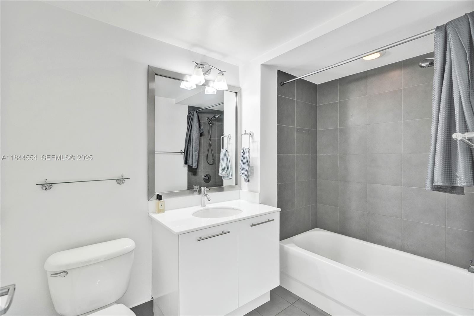 92 SW 3rd Street 2106, Miami, FL 33130 photo 18