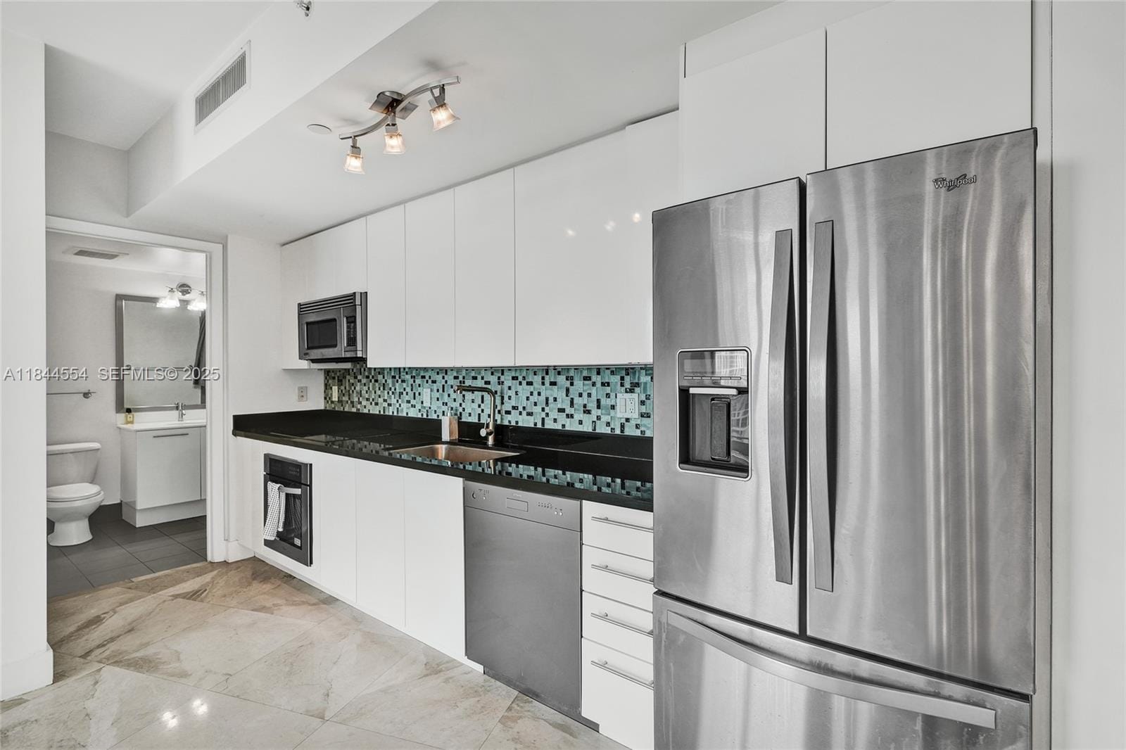92 SW 3rd Street 2106, Miami, FL 33130 photo 4