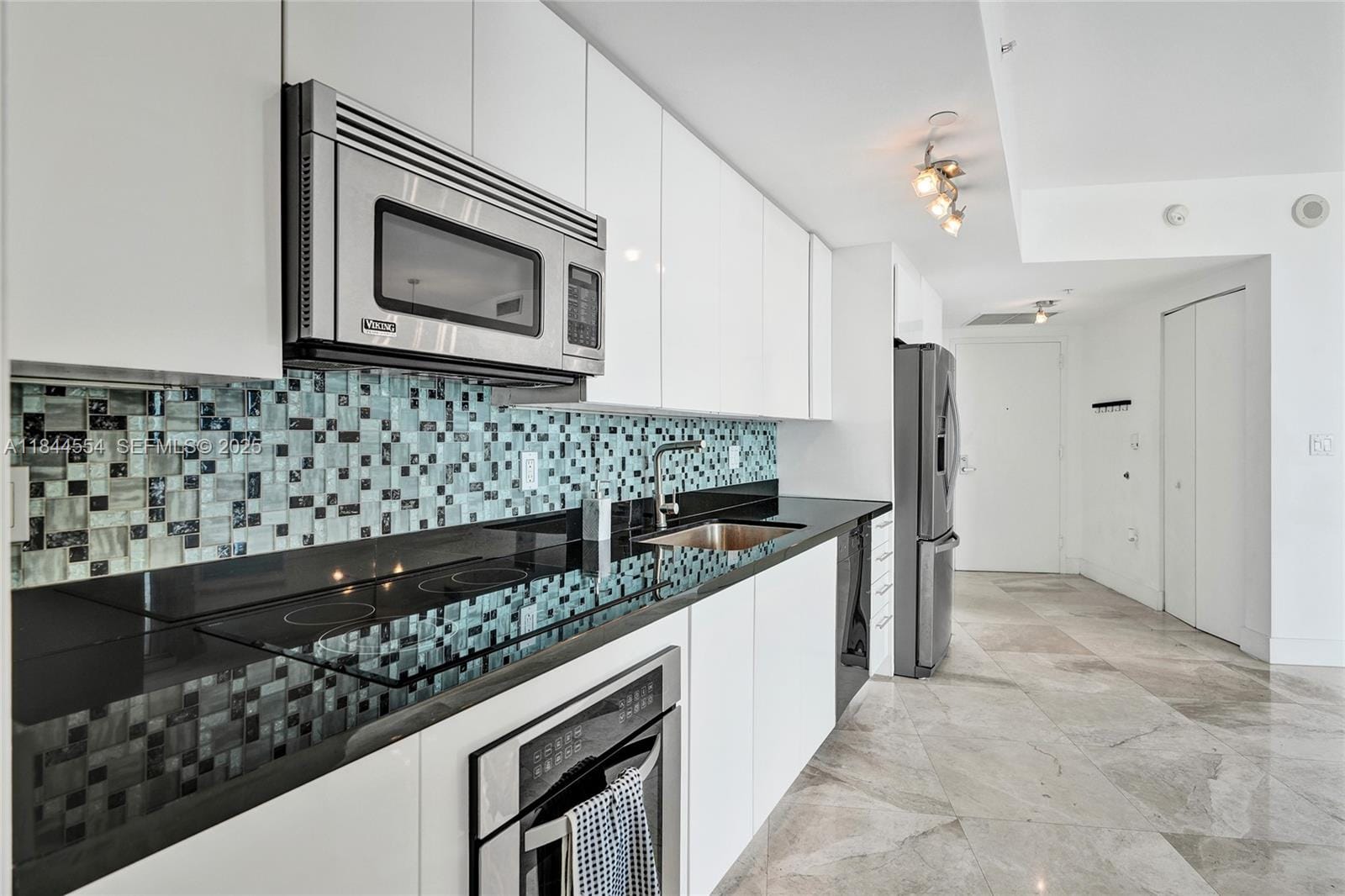92 SW 3rd Street 2106, Miami, FL 33130 photo 5