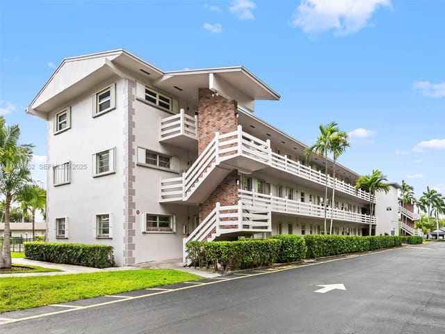 700 Layne Boulevard 221, sold in Golden Isles Condo Apts, Hallandale Beach, FL