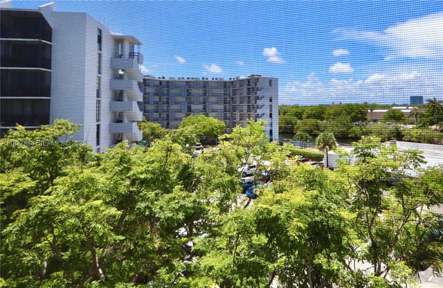 3475 N Country Club Drive 501, sold in Ensenada Condo Bldg E-Ii, Aventura, FL