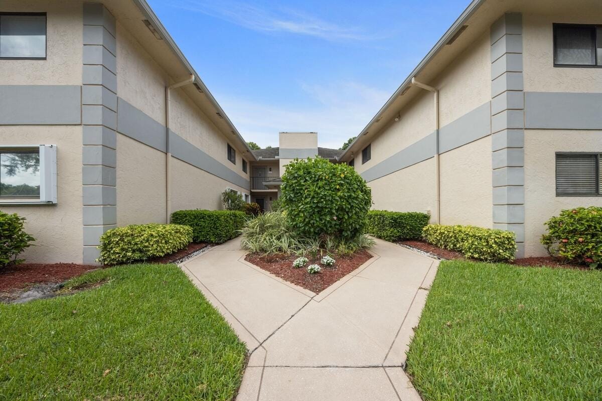 15378 Lakes Of Delray Boulevard 15, Delray Beach, FL 33484