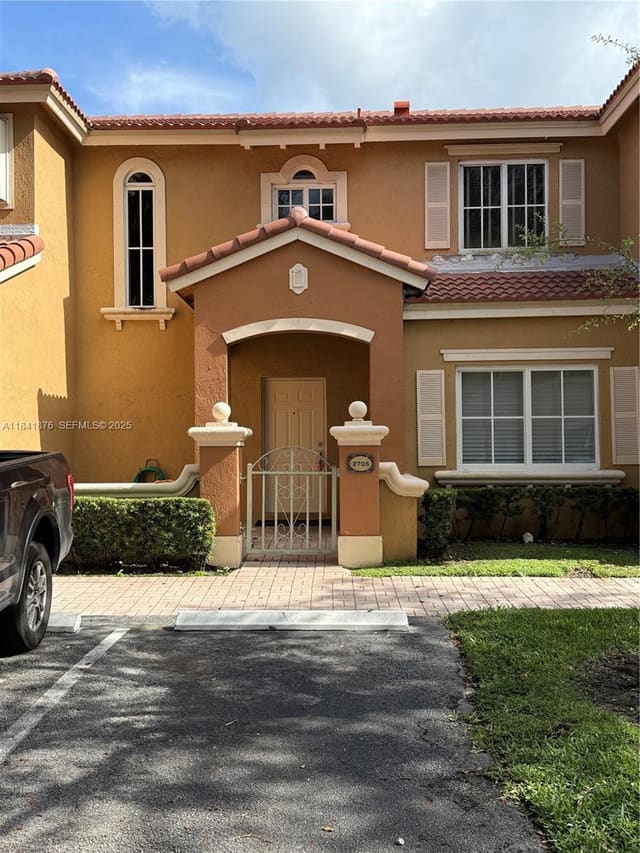 8424 NW 139th Terrace 2705, Miami Lakes, FL 33016