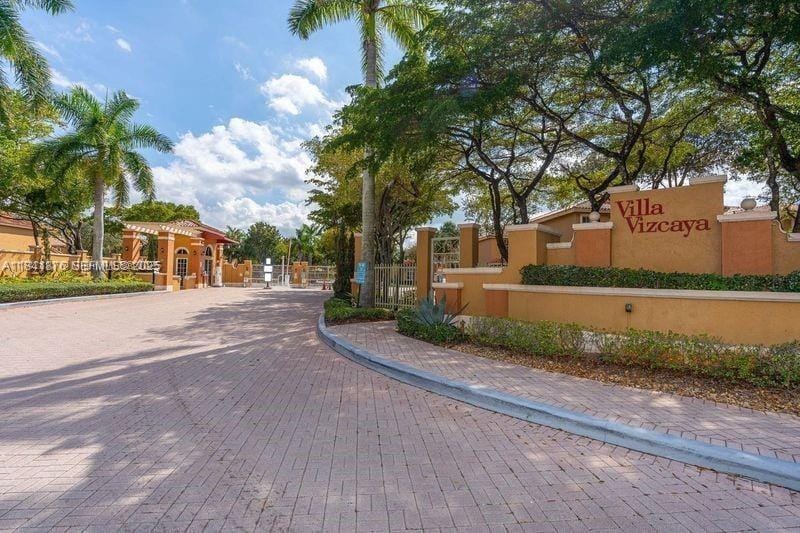 8424 NW 139th Terrace 2705, Miami Lakes, FL 33016 photo 2