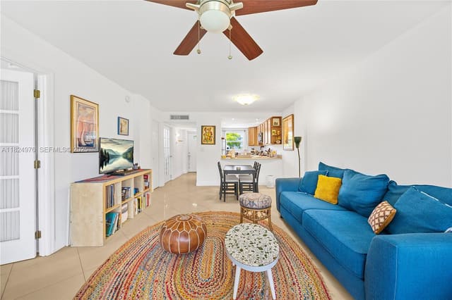 114 Royal Park Drive 2B, Oakland Park, FL 33309