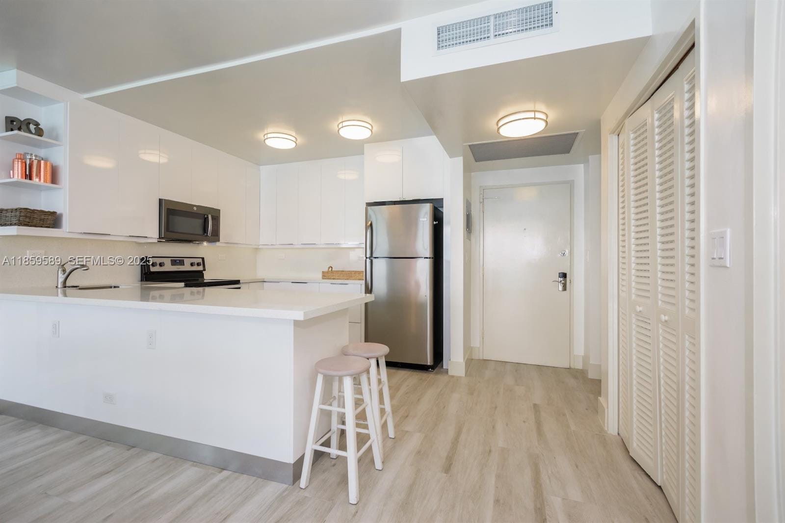 5601 Collins Avenue 1204 — photo 4