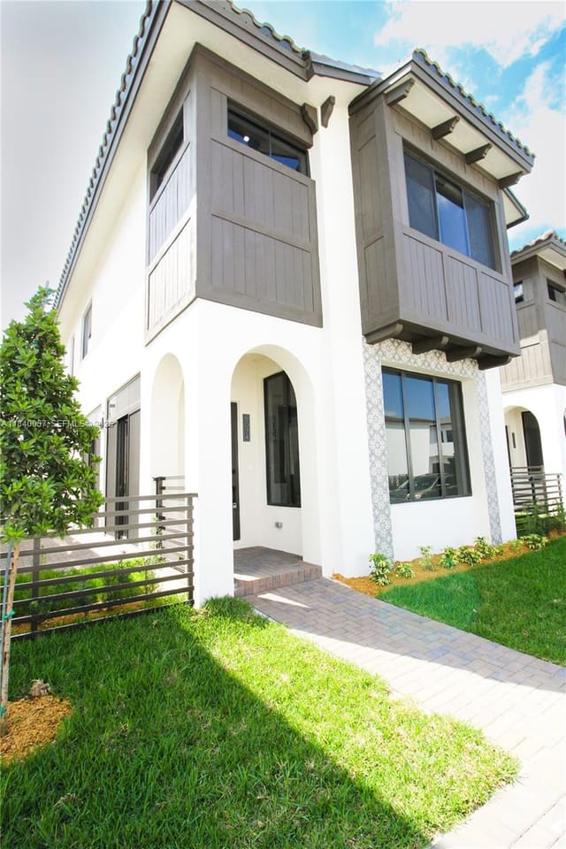 8074 NW 43rd Street, Doral, FL 33166