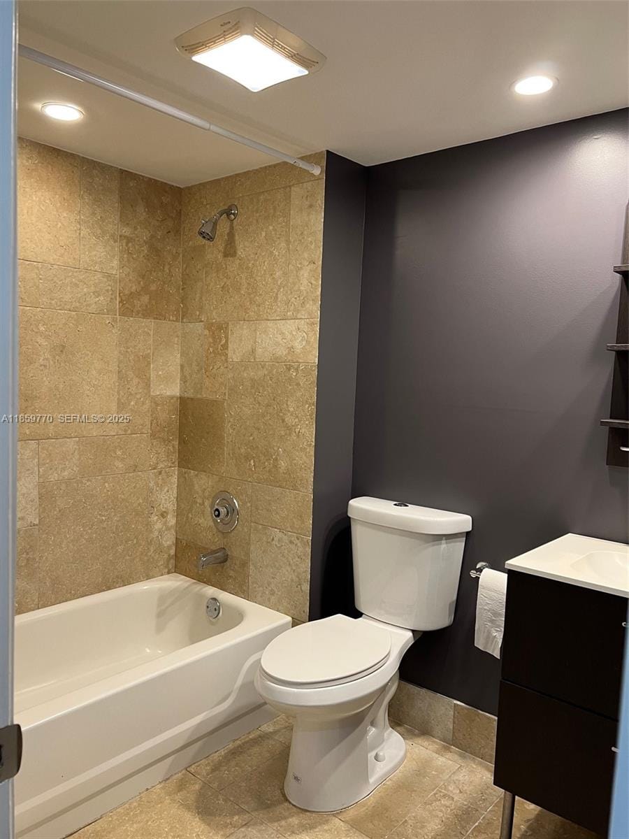 2767 S Carambola S Circle 201 — photo 9