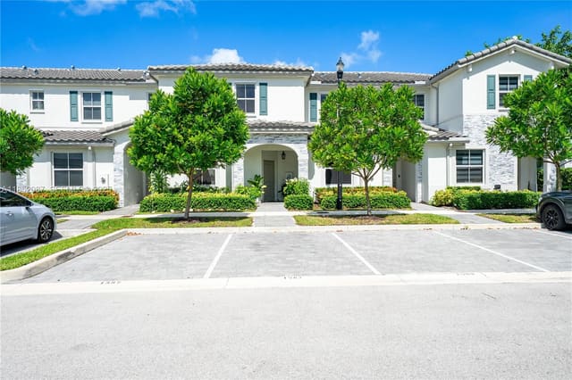 1587 SE 26th Road, sold in Homestead Park Of Commerc, Homestead, FL
