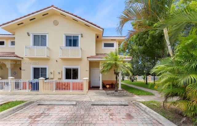 7423 NW 182nd Street, Hialeah, FL 33015