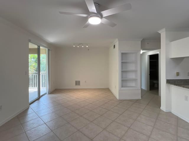 6410 Emerald Dunes Drive 307, West Palm Beach, FL 33411