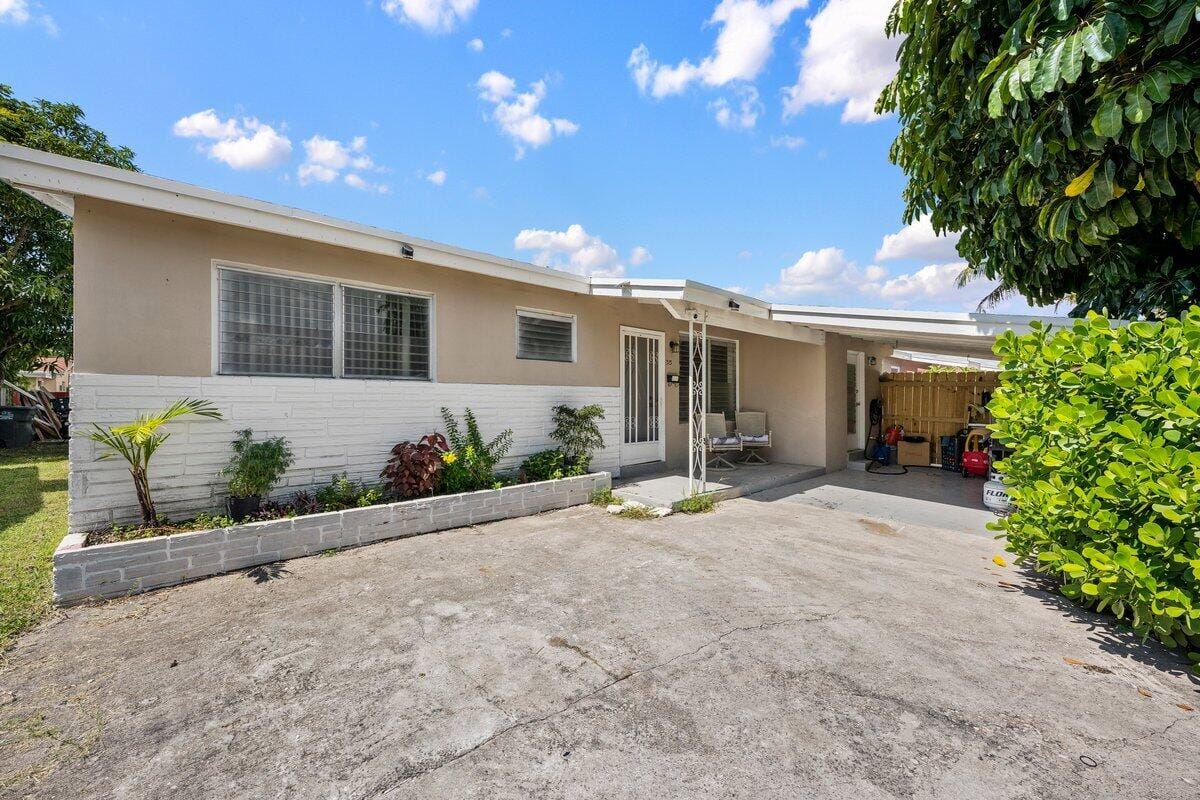313 SW 7th Street, Hallandale Beach, FL 33009