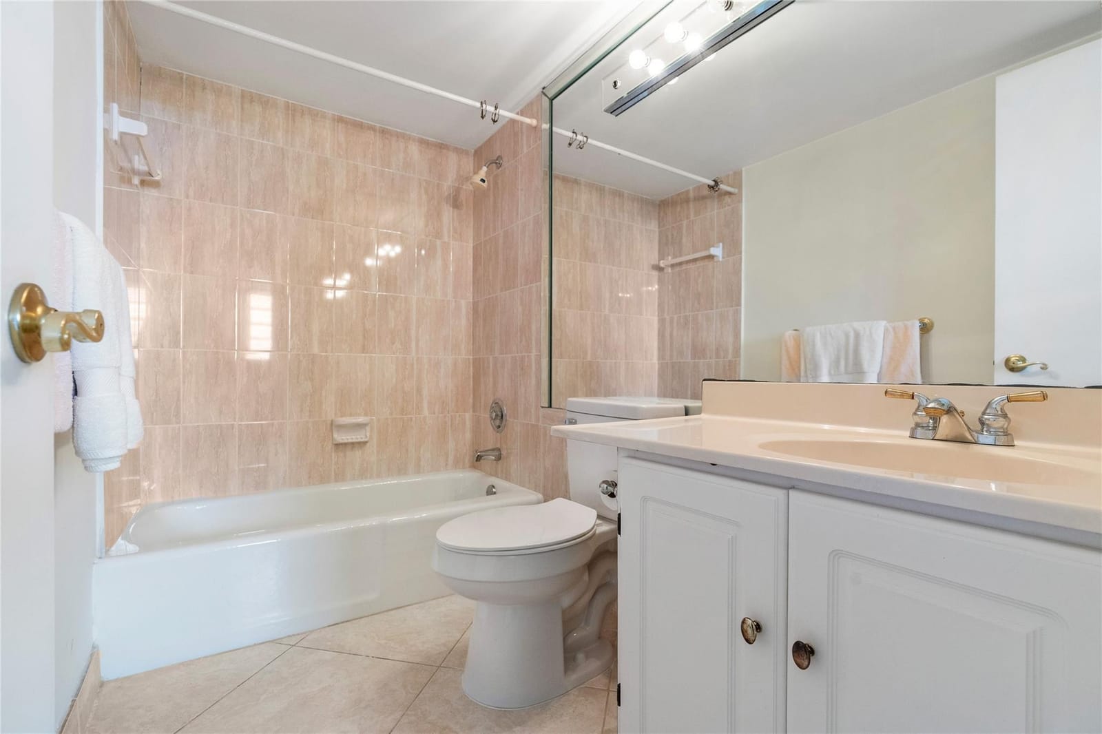 2731 NE 14th Street Causeway 637 — photo 11