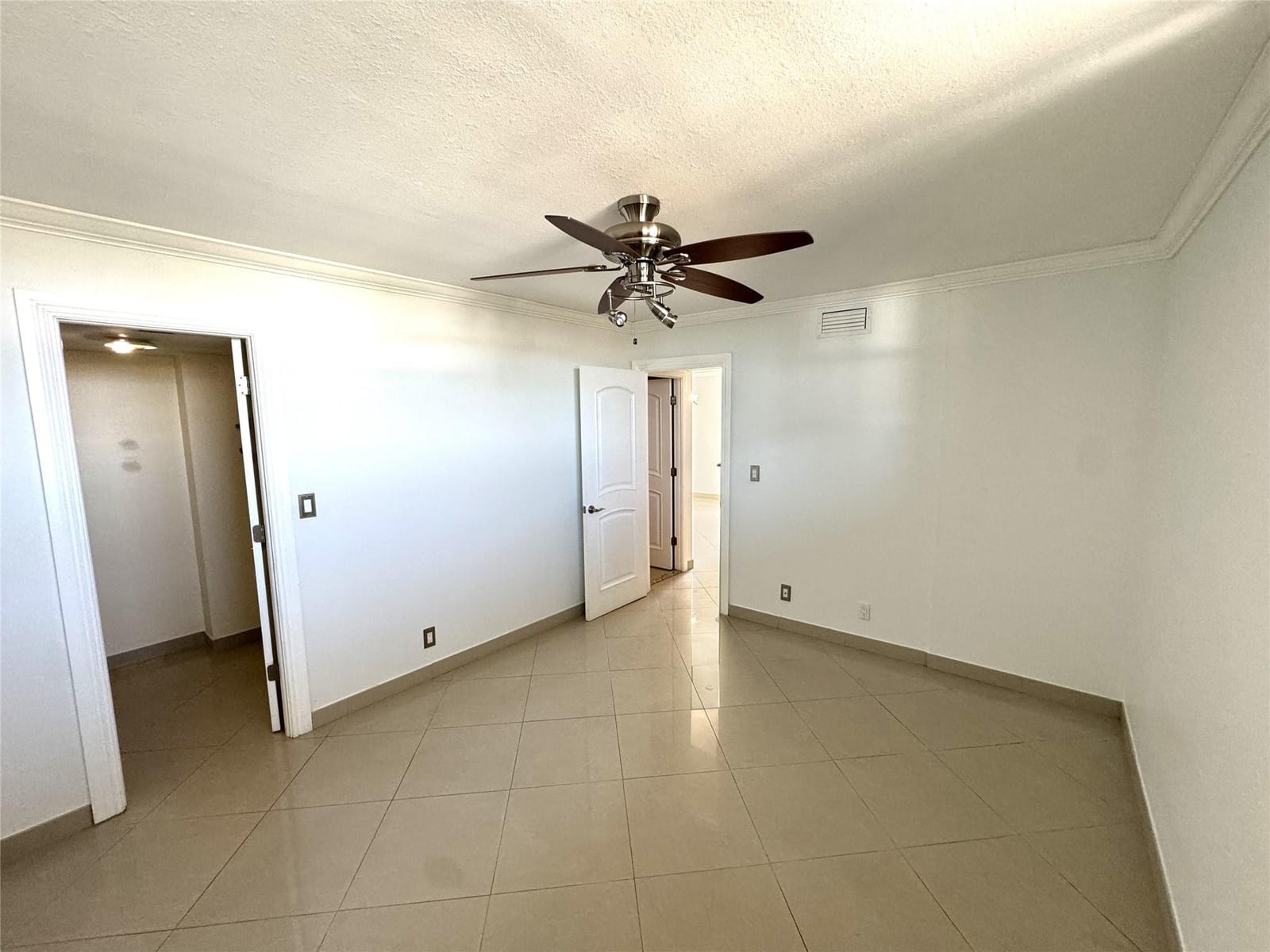 4800 Bayview Drive 406 — photo 11