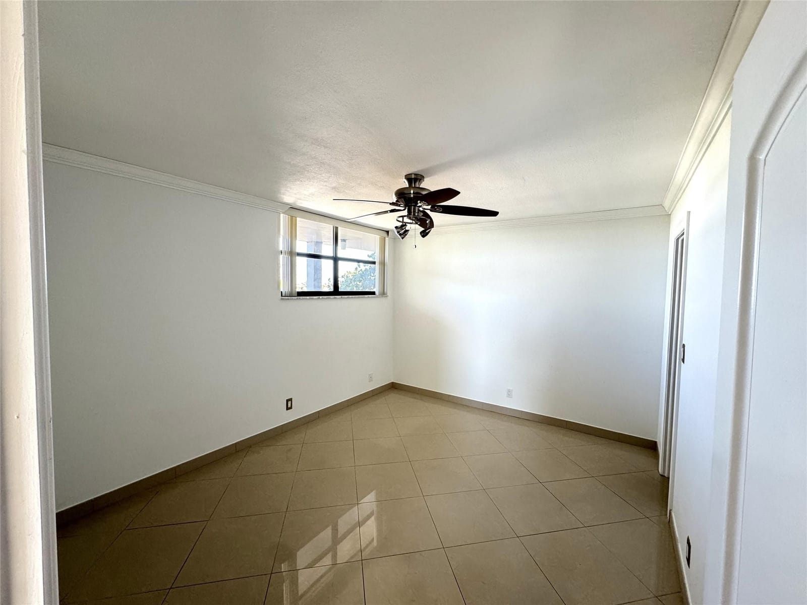 4800 Bayview Drive 406 — photo 9