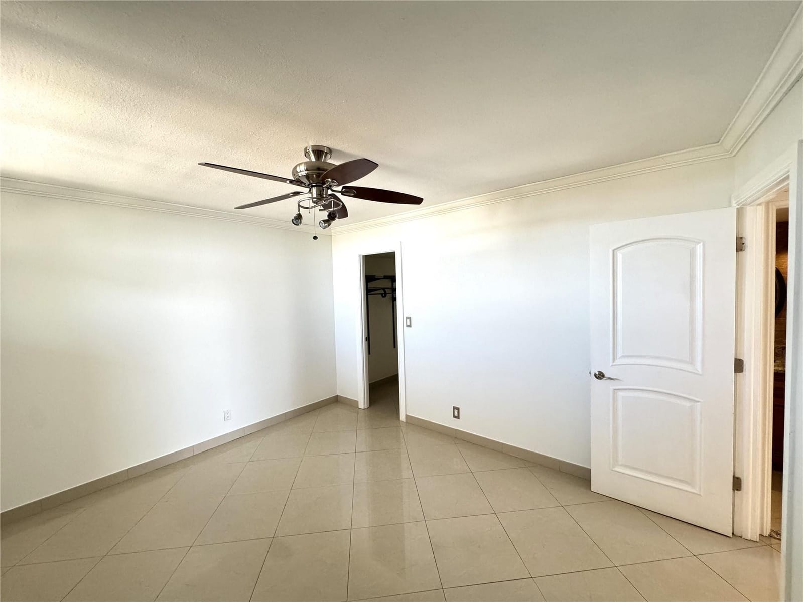 4800 Bayview Drive 406 — photo 10